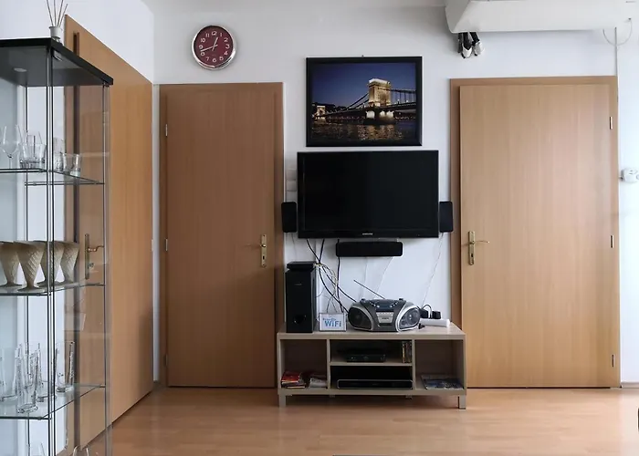 1,5 szobás lakás terasszal,közel a Széchenyi fürdőhöz